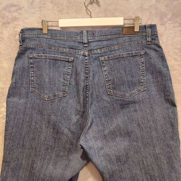 Lee Classic Fit Straight Leg Jeans Size 18 straight measures 39x29 high rise Mom - Picture 10 of 13